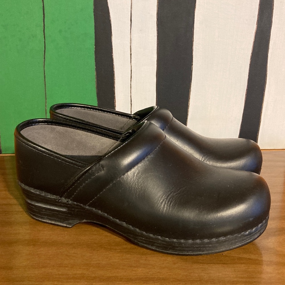 Dansko XP Professional Tooled Clog Black Sz 39